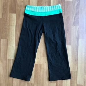 Lululemon Groove crops